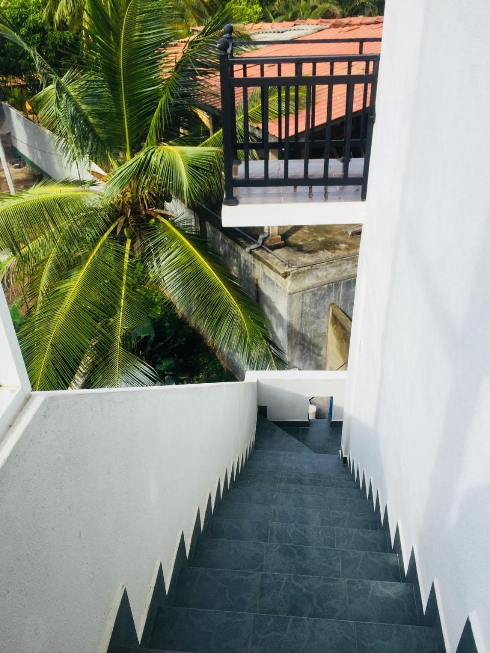 Sanjula Apartments Hikkaduwa Exterior photo